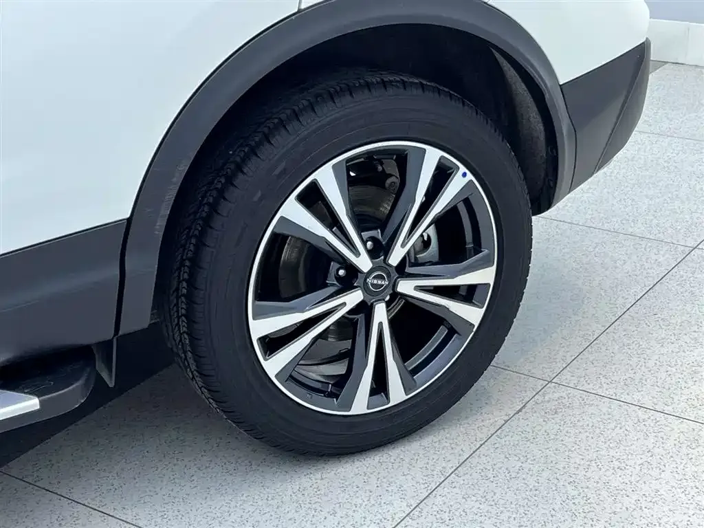 Nissan Qashqai — фото 8