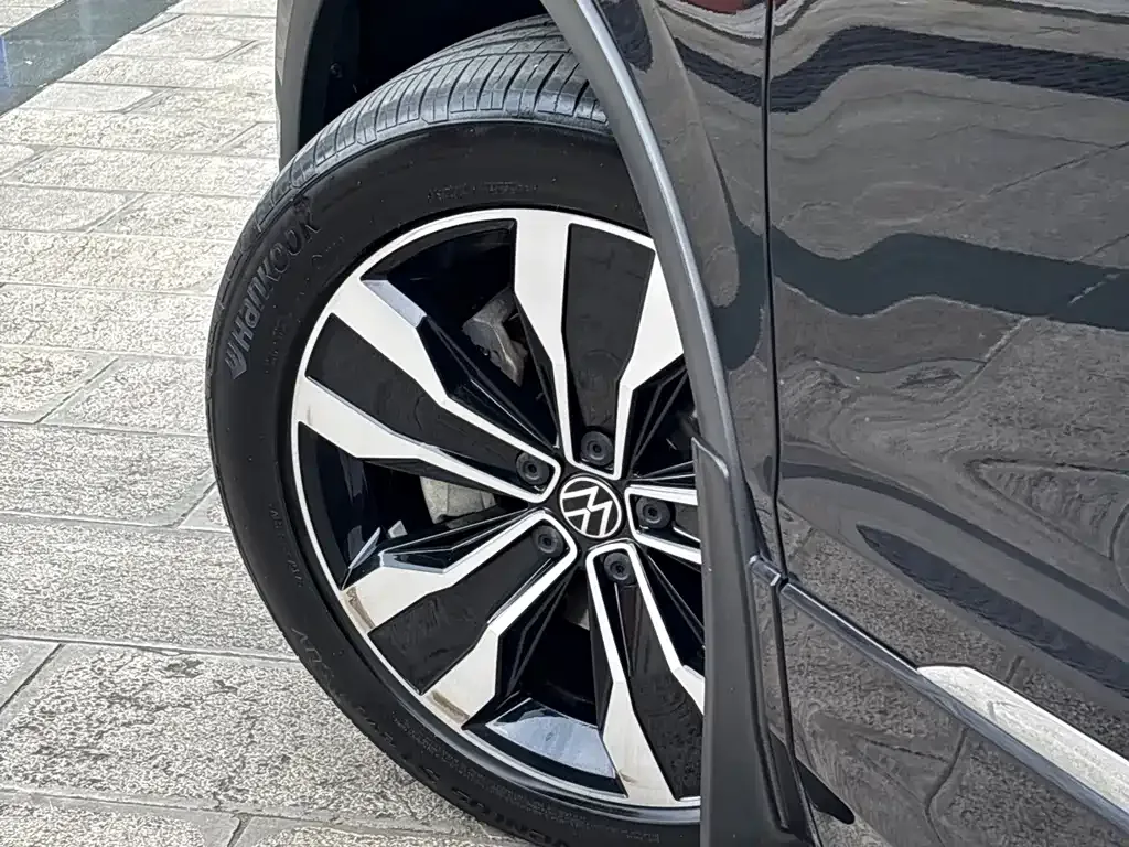 Volkswagen Tiguan L — фото 8