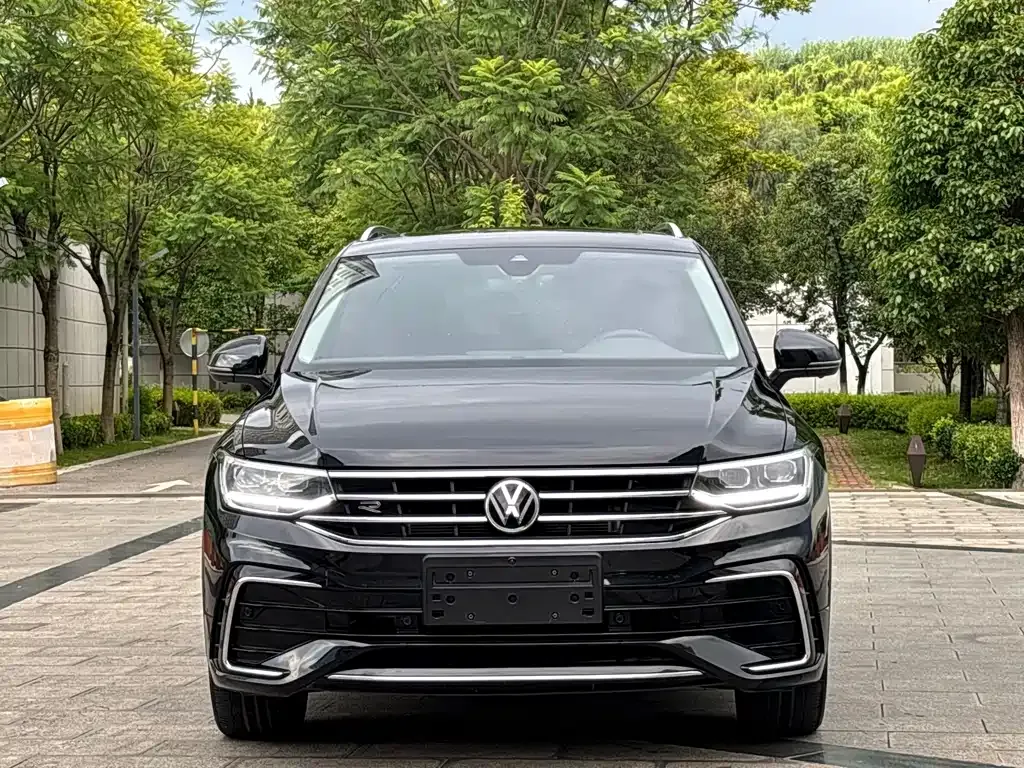 Volkswagen Tiguan L — фото 9