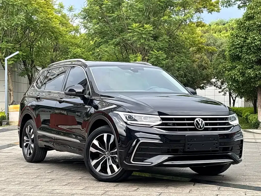 Volkswagen Tiguan L — фото 2