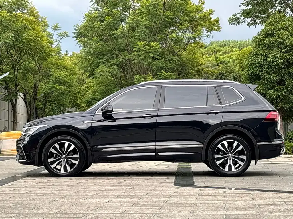 Volkswagen Tiguan L — фото 6