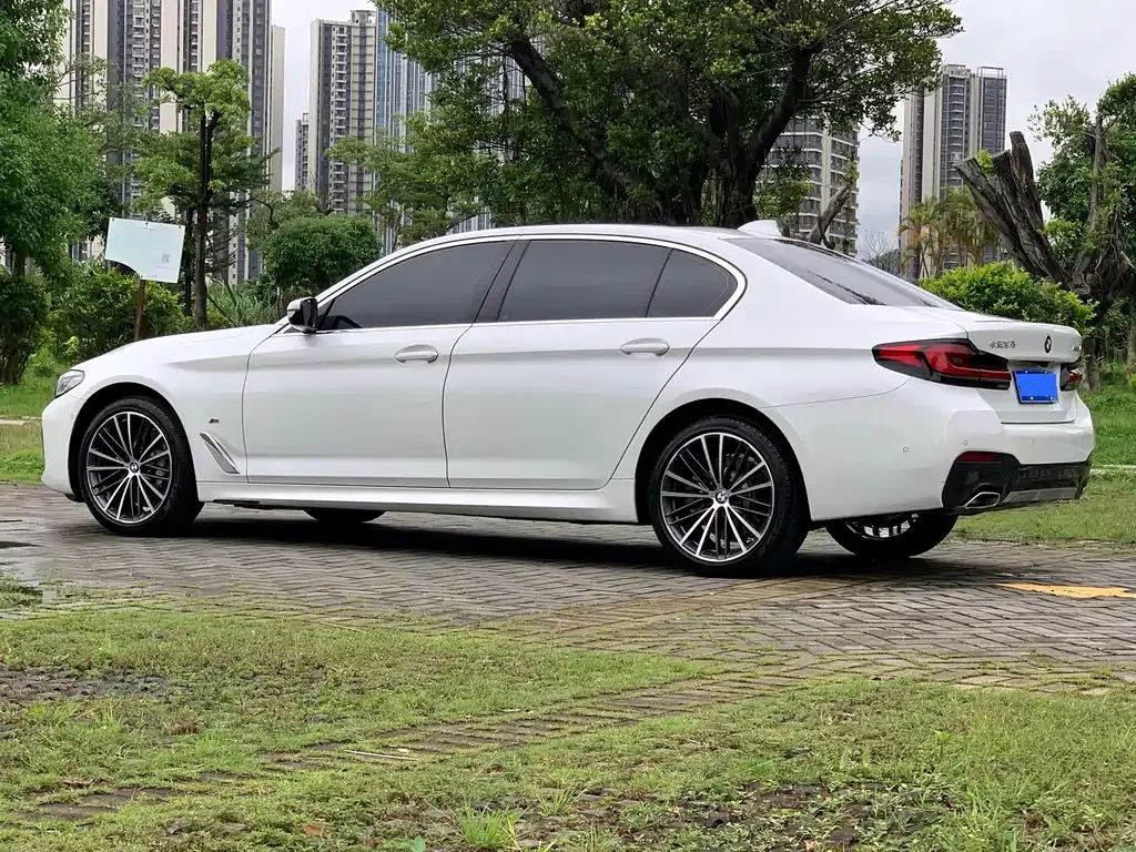 BMW 5 Series — фото 2