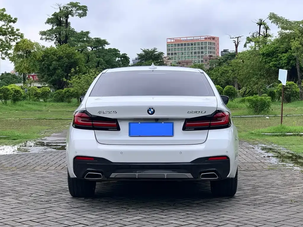 BMW 5 Series — фото 6