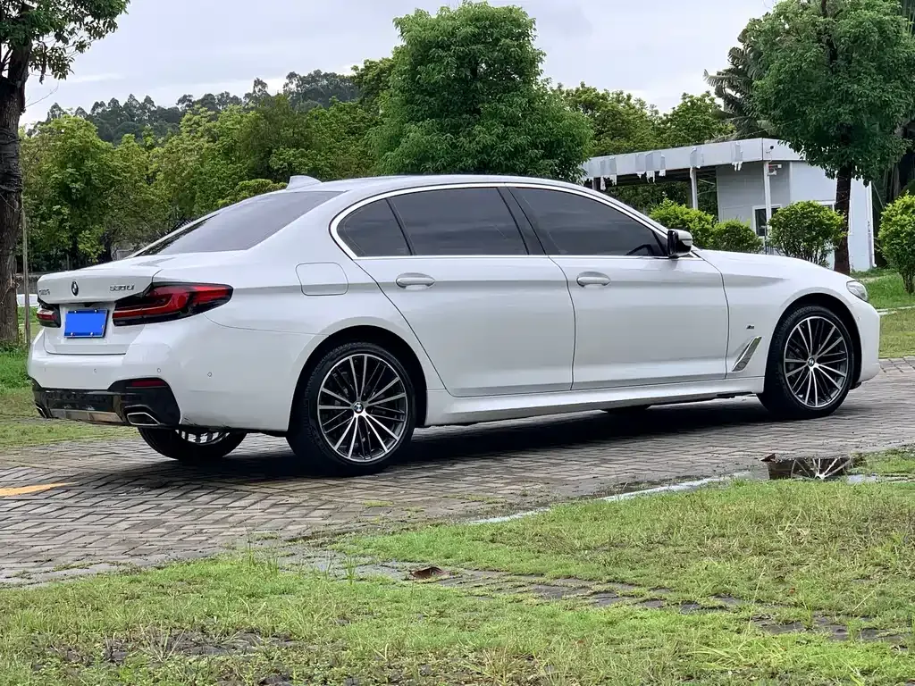 BMW 5 Series — фото 10