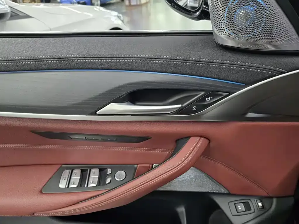 BMW 5 Series New Energy — фото 2