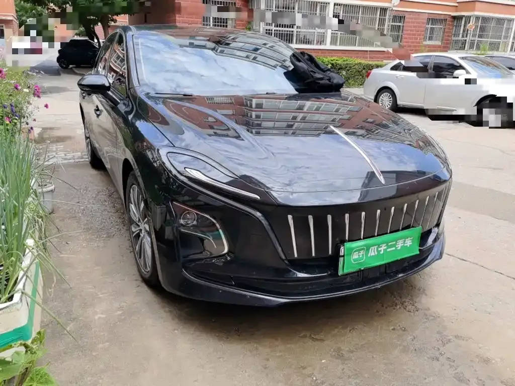 Hongqi E-QM5 — фото 9