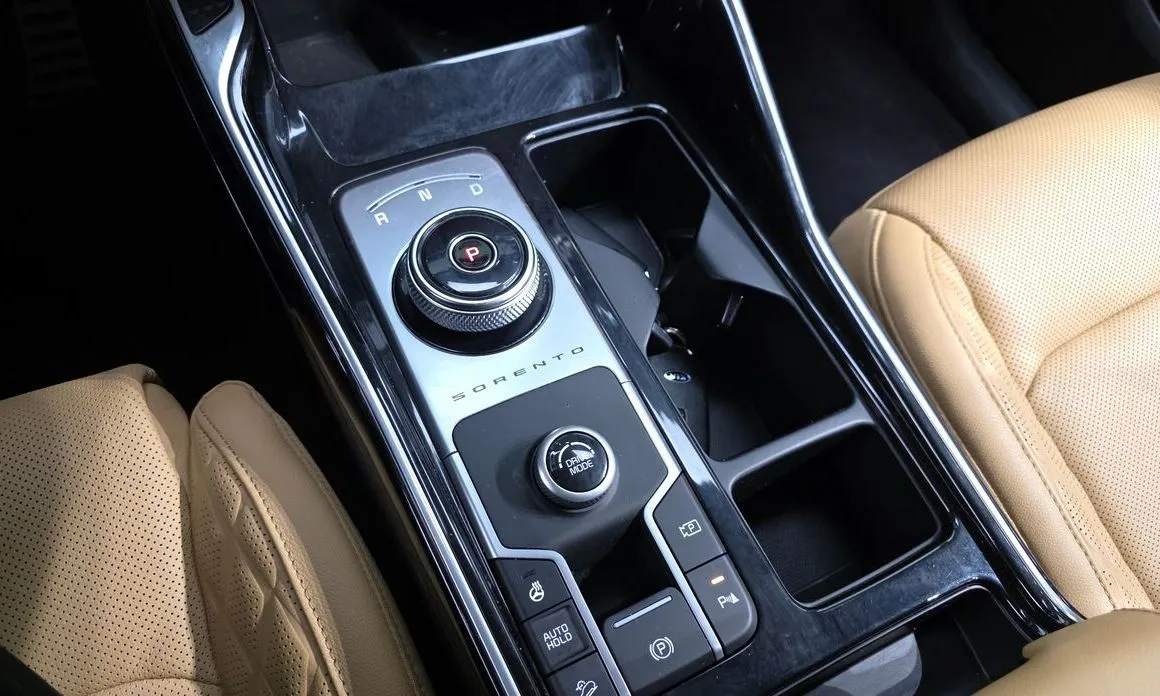 Kia Sorento — фото 9