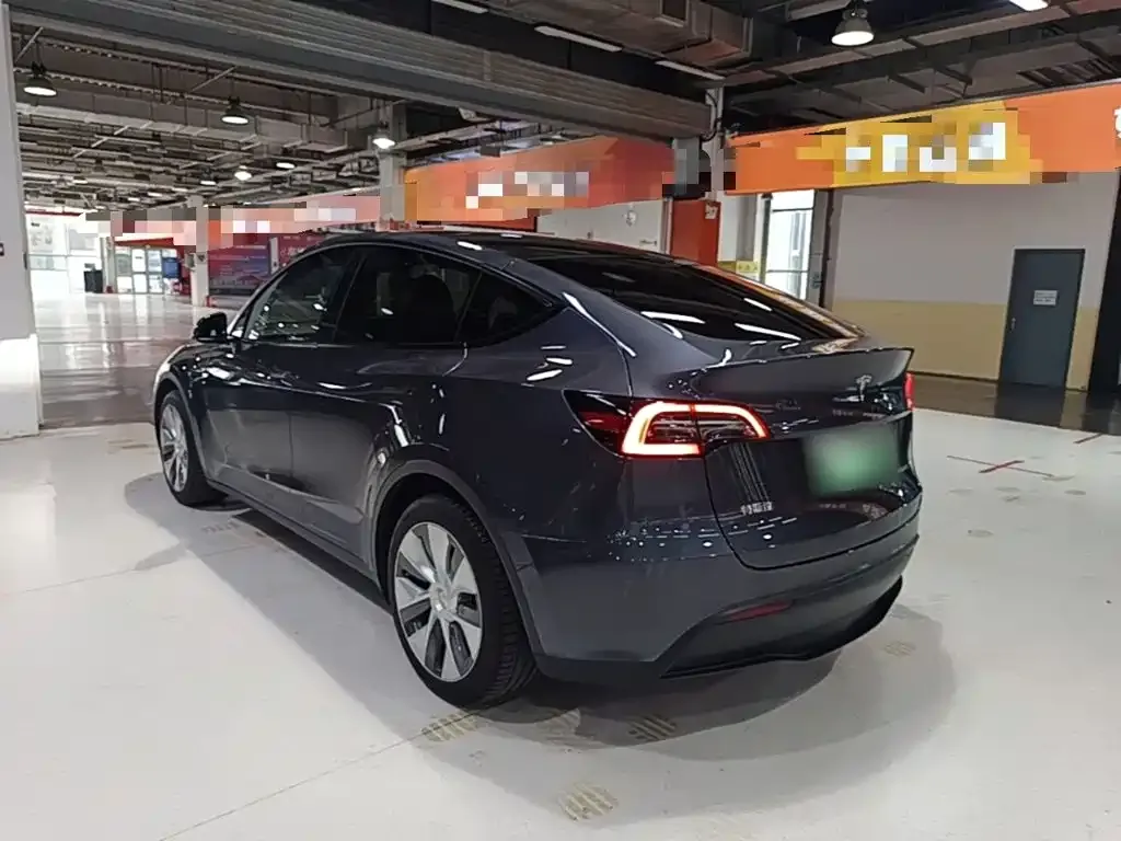 Tesla Model Y — фото 6