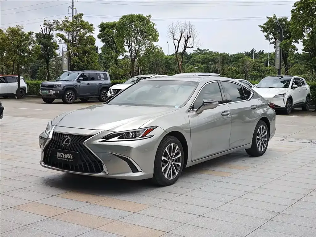 Lexus ES — фото 1