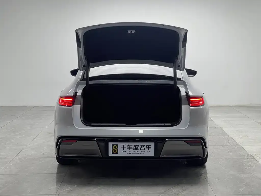 Geely Galaxy E8 — фото 2