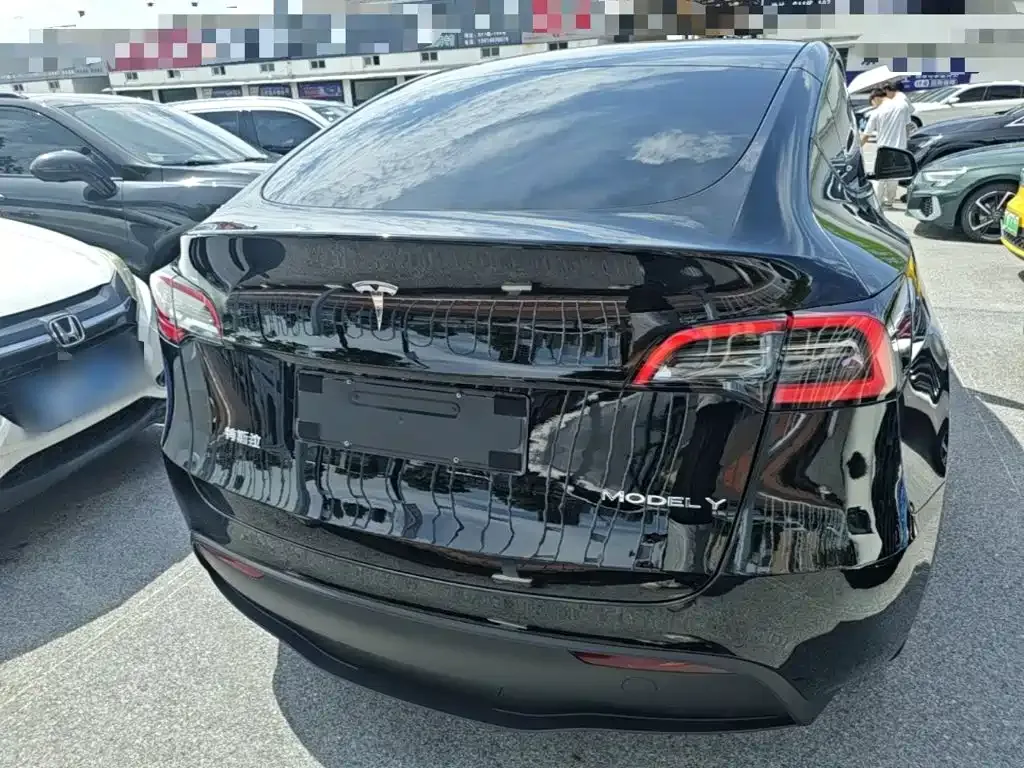 Tesla Model Y — фото 2