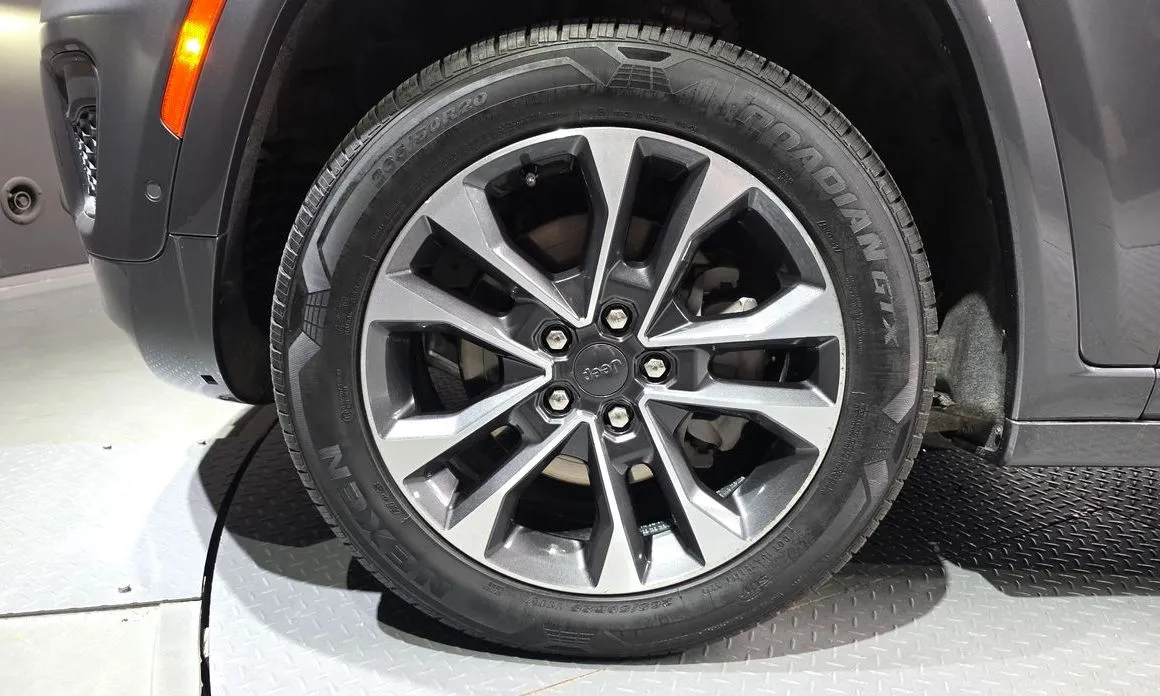 Jeep Cherokee — фото 10