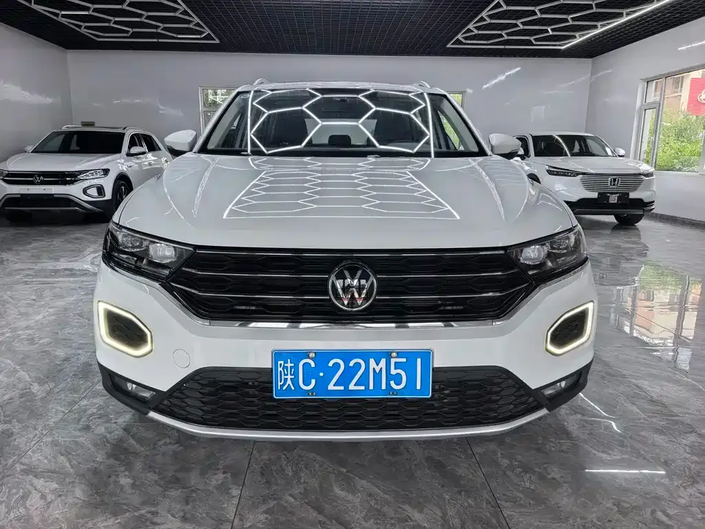 Volkswagen T-Roc — фото 1