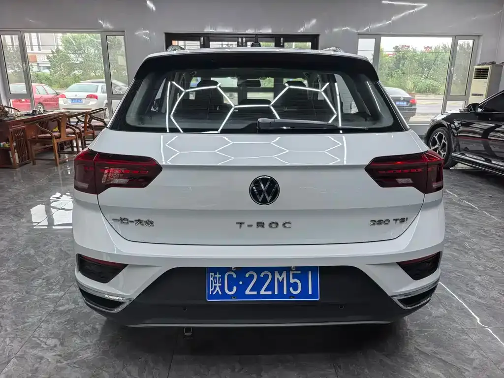 Volkswagen T-Roc — фото 7