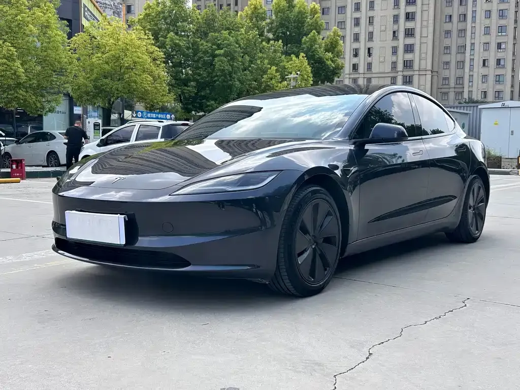 Tesla Model 3 — фото 1