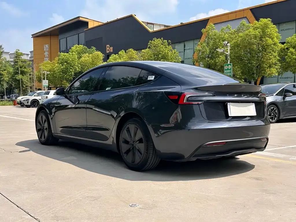 Tesla Model 3 — фото 5