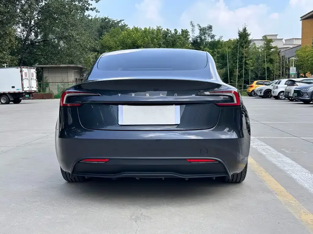 Tesla Model 3 — фото 10