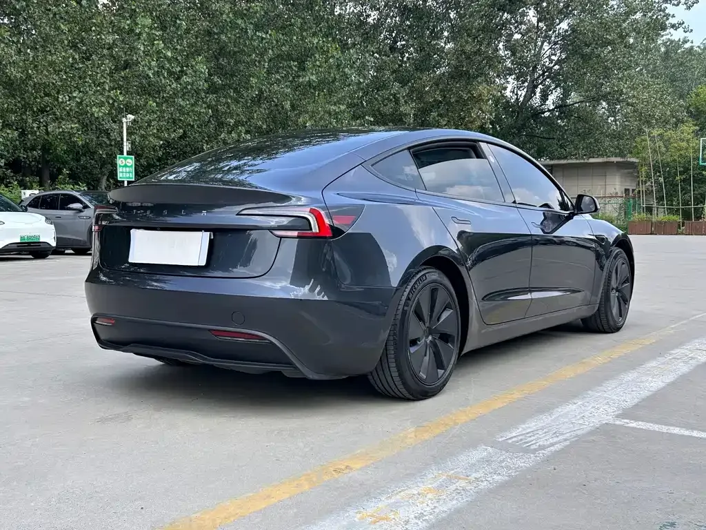 Tesla Model 3 — фото 7