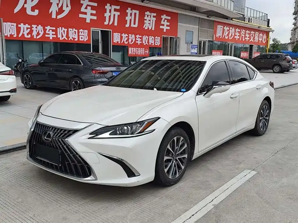 Lexus ES — фото 1