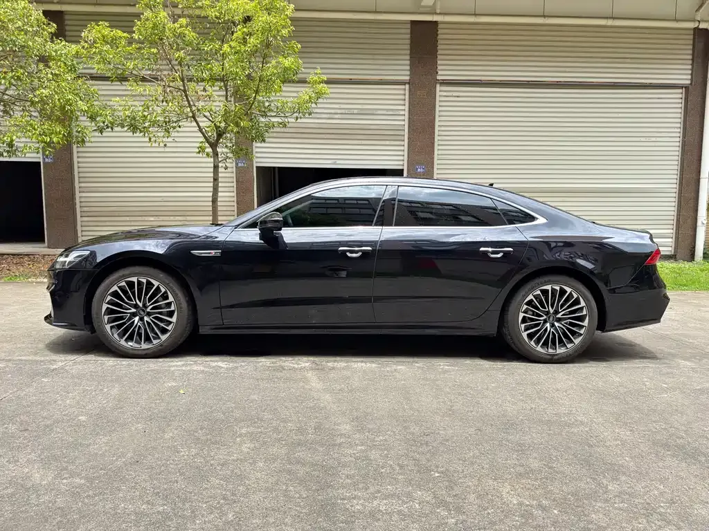 Audi A7L — фото 10