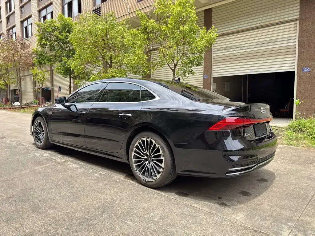 Audi A7L — фото 6
