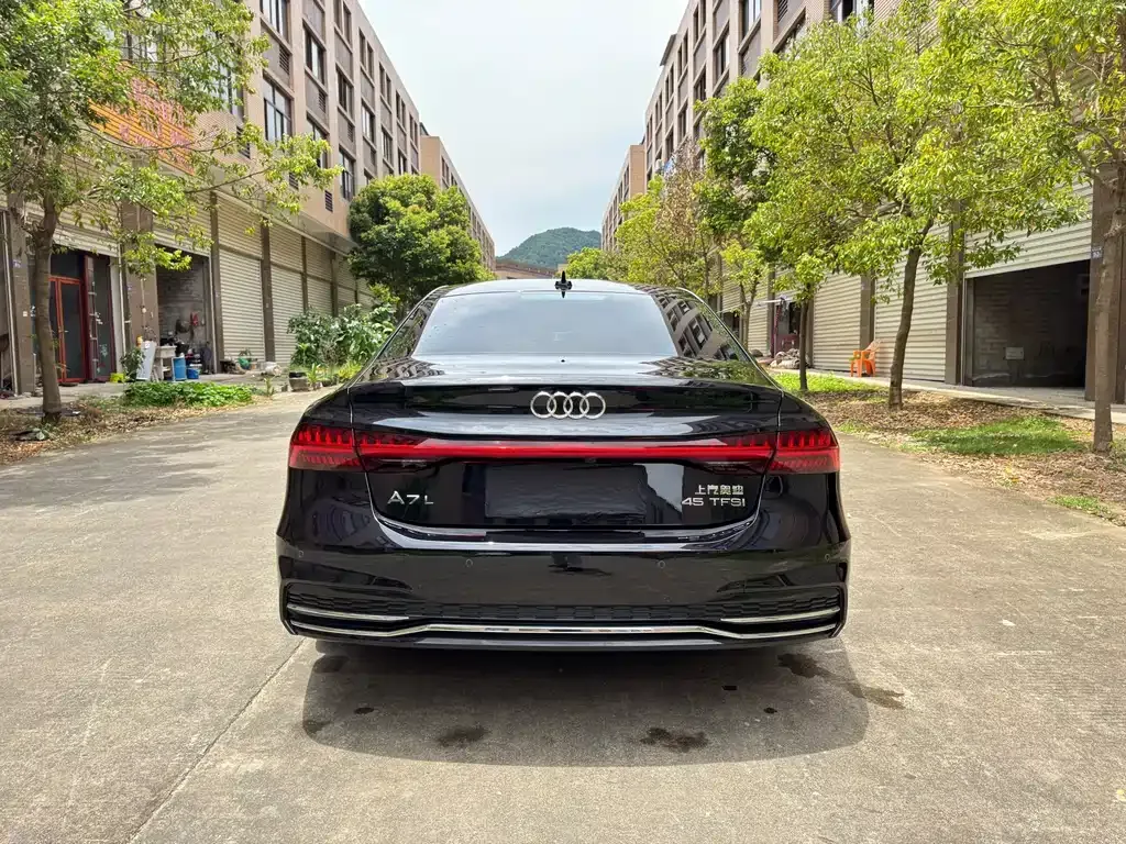 Audi A7L — фото 7