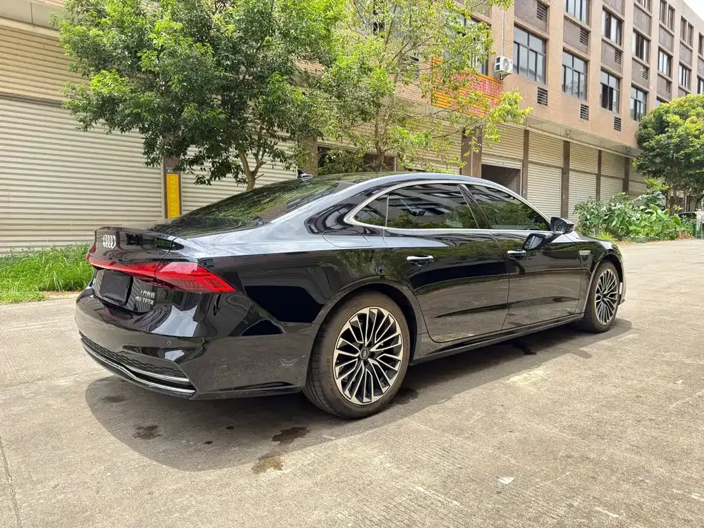 Audi A7L — фото 8