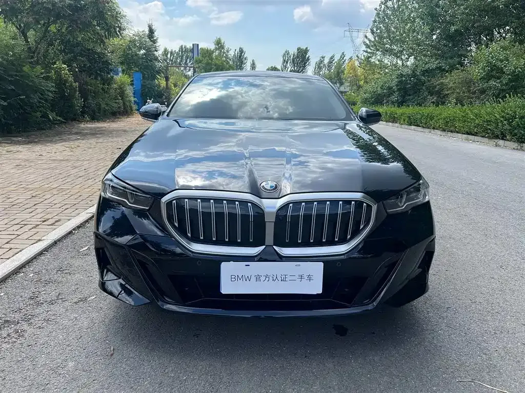BMW 5 Series — фото 9