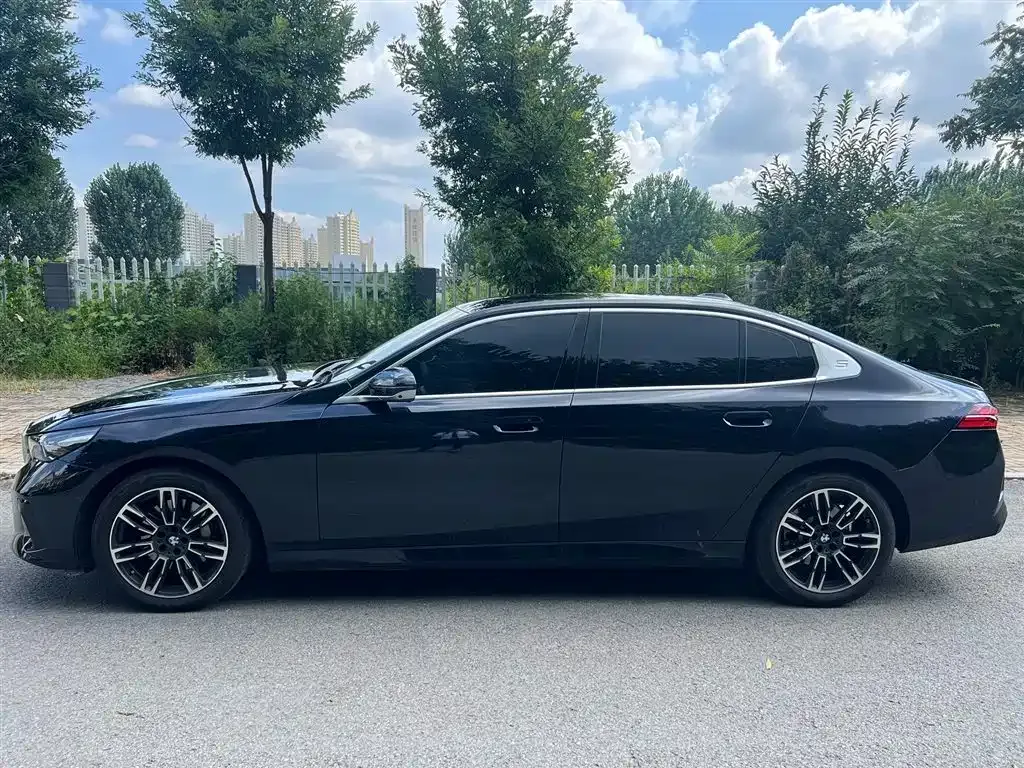 BMW 5 Series — фото 5