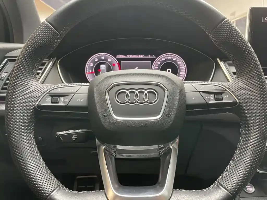 Audi Q5L Sportback — фото 10