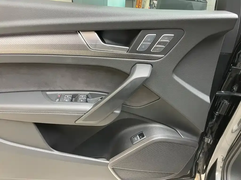 Audi Q5L Sportback — фото 6