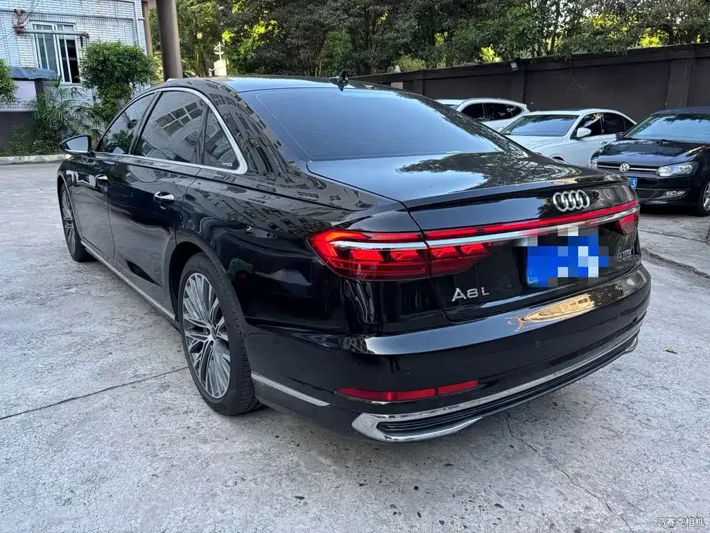 Audi A8 — фото 7