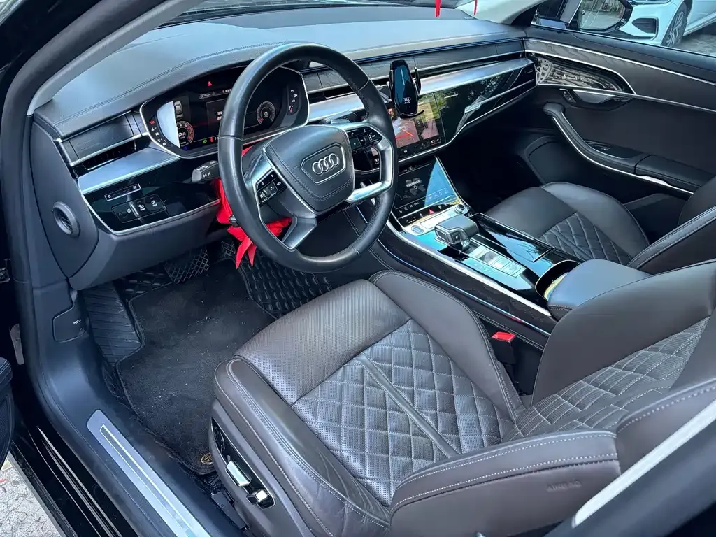 Audi A8 — фото 2