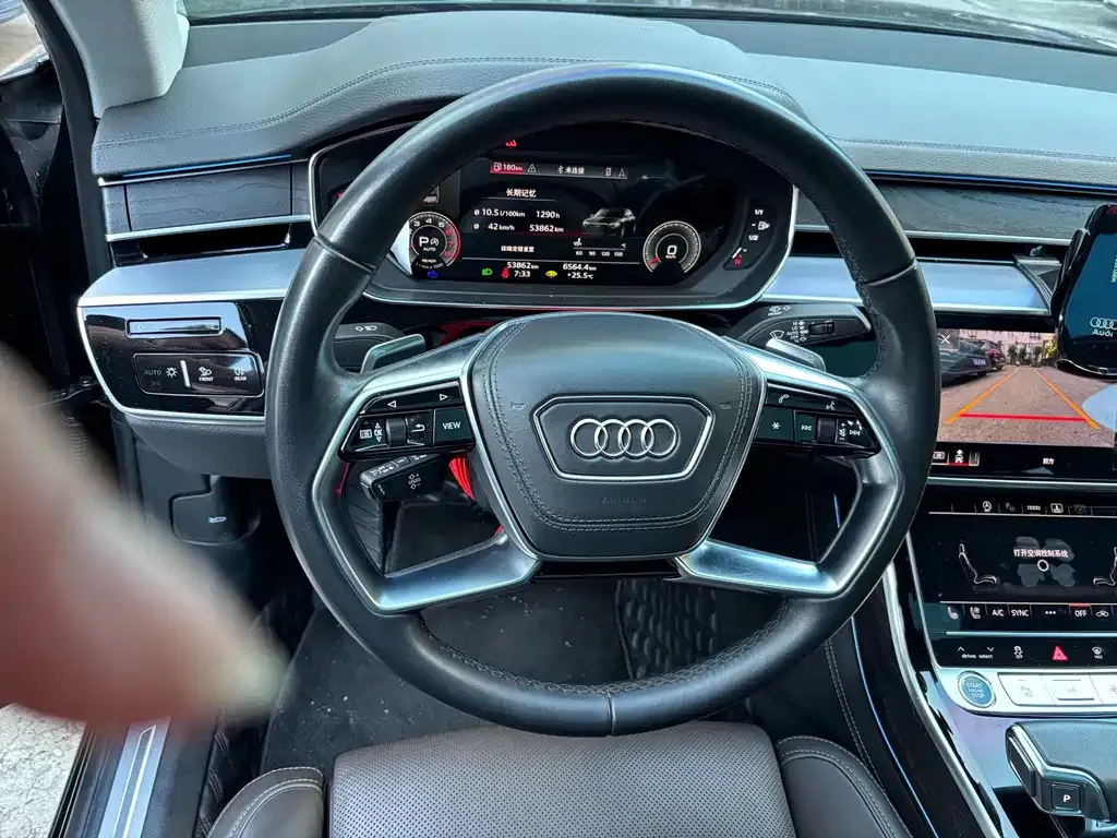Audi A8 — фото 3