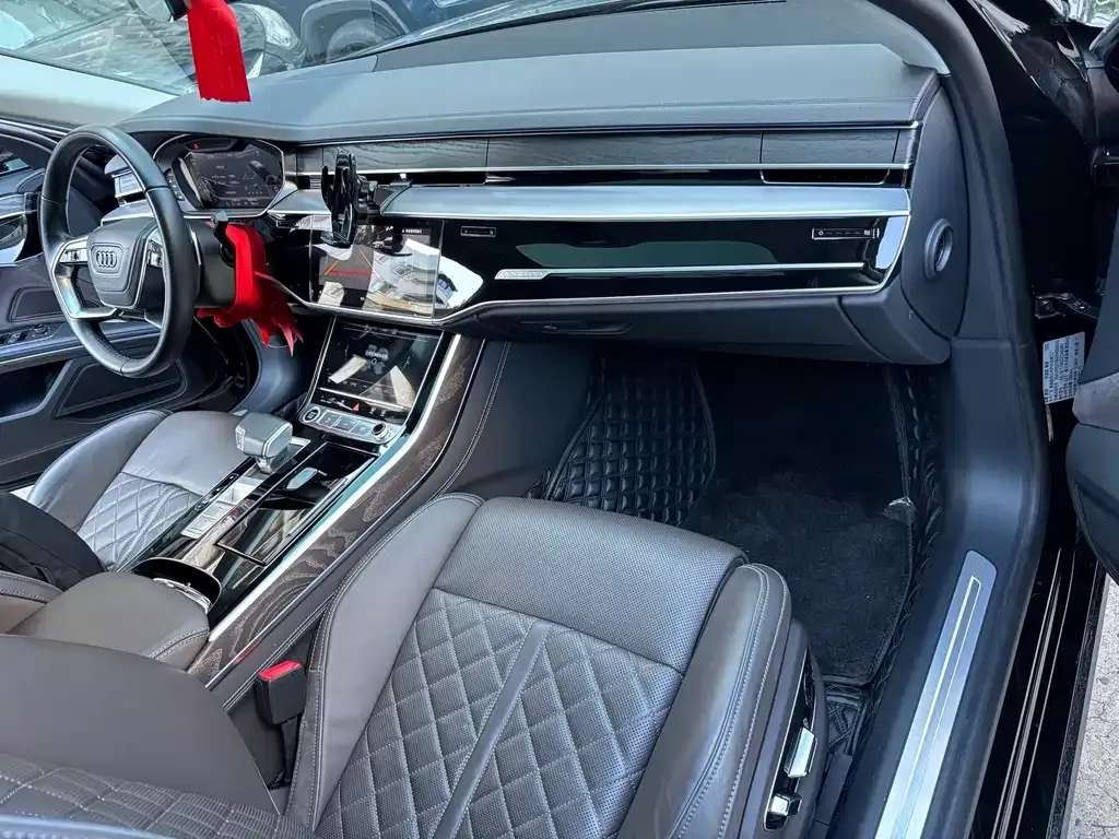 Audi A8 — фото 5