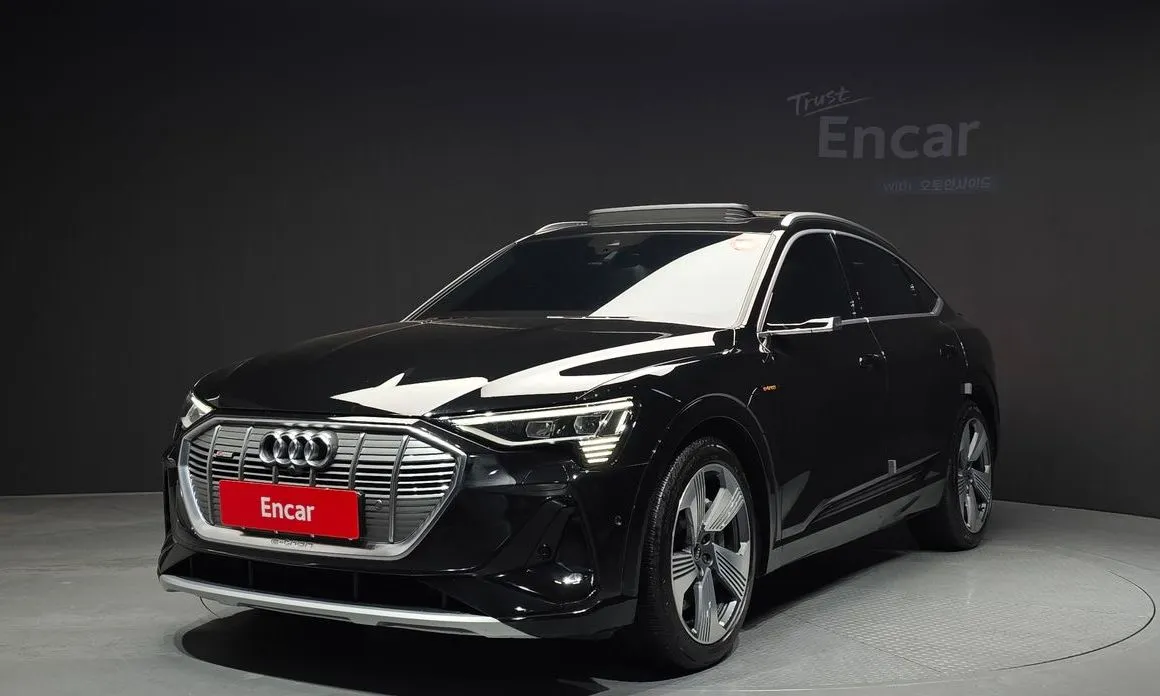 Audi e-tron — фото 1