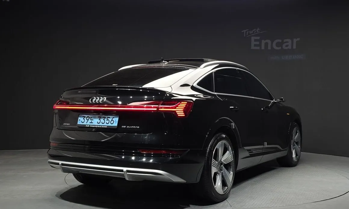 Audi e-tron — фото 3