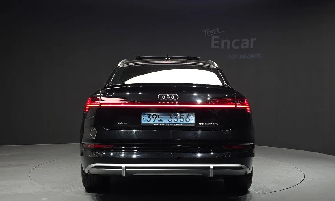 Audi e-tron — фото 2