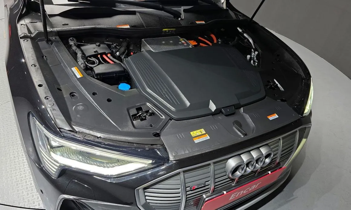 Audi e-tron — фото 10