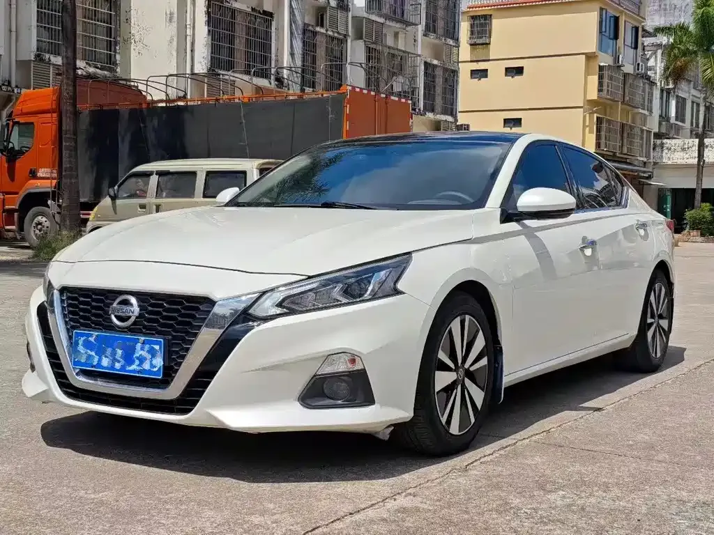 Nissan Teana — фото 1