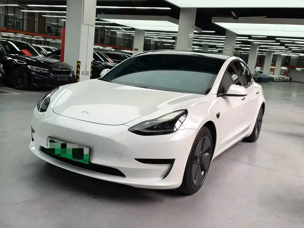 Tesla Model 3 — фото 1
