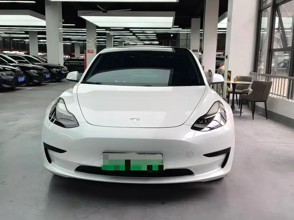 Tesla Model 3 — фото 9
