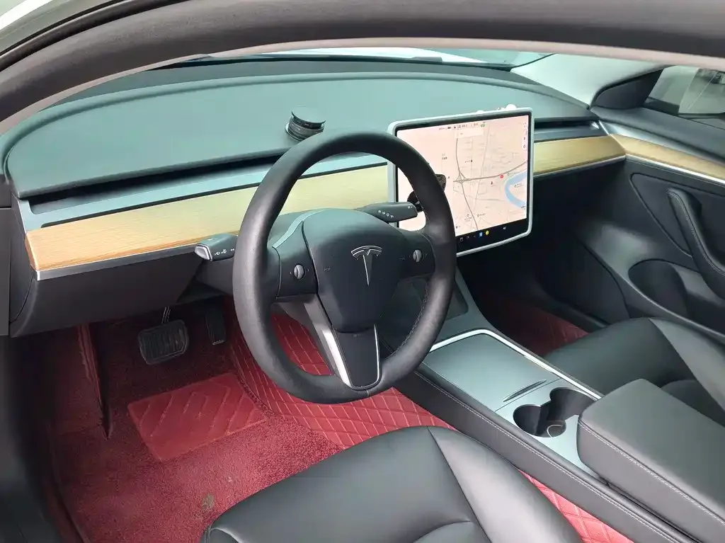 Tesla Model 3 — фото 3