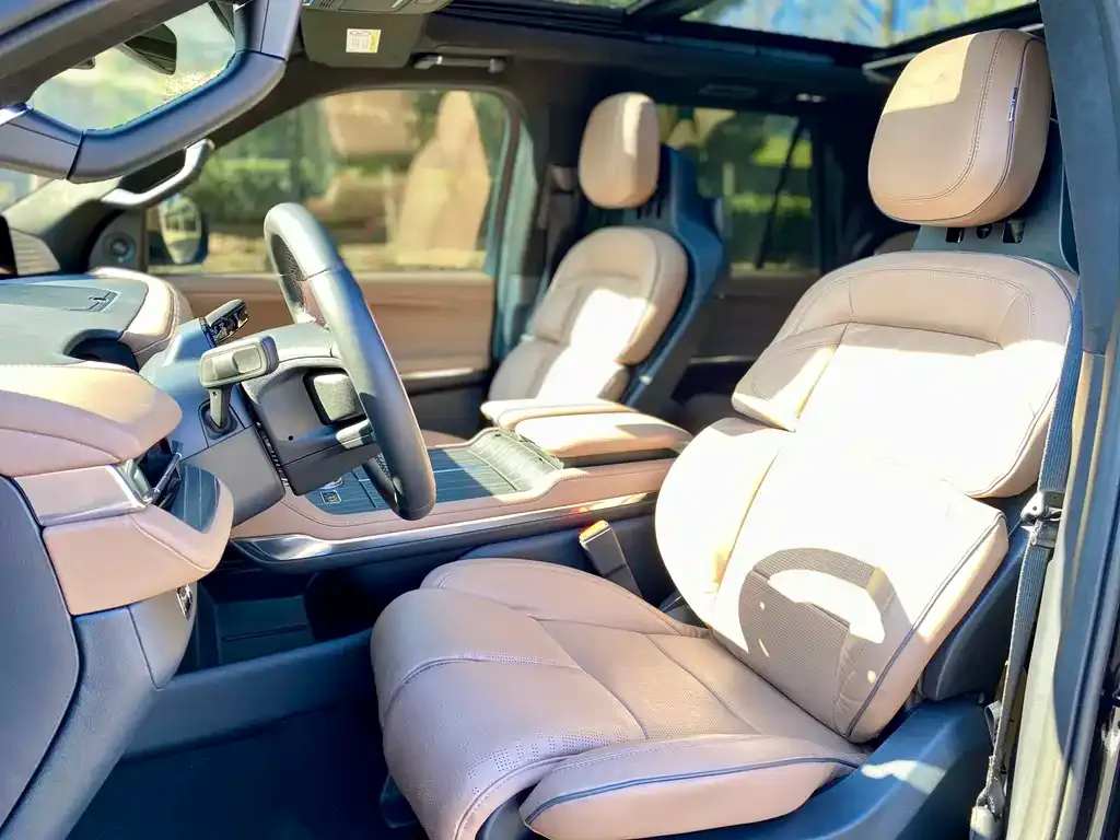 Lincoln Navigator — фото 10