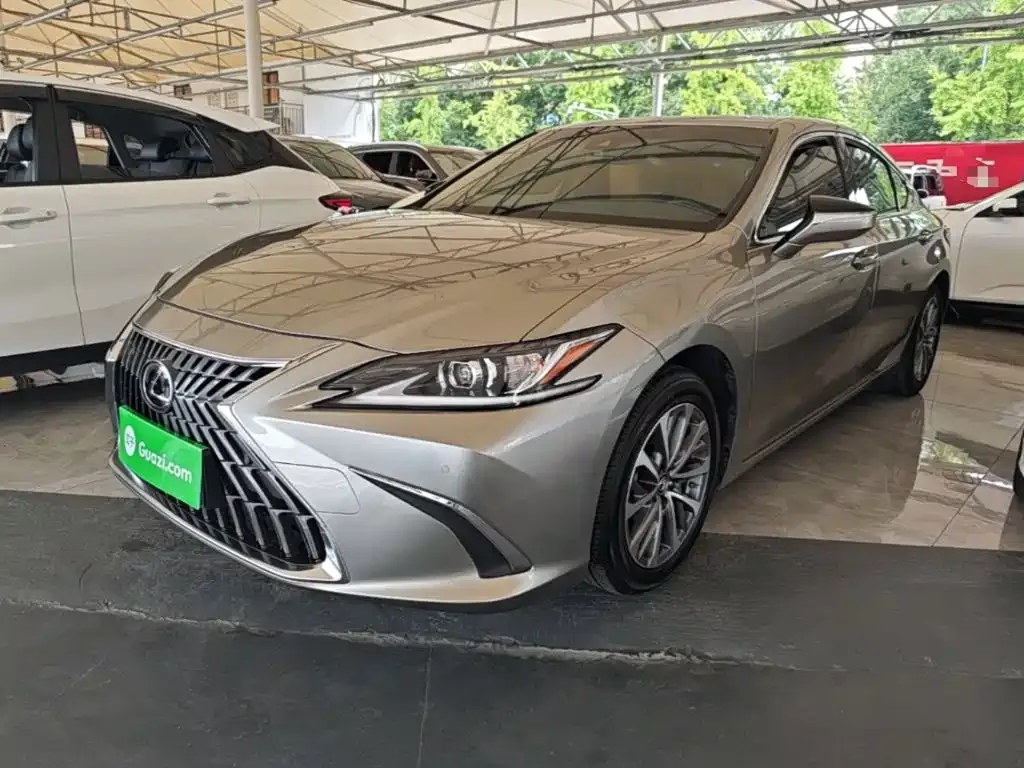 Lexus ES — фото 1