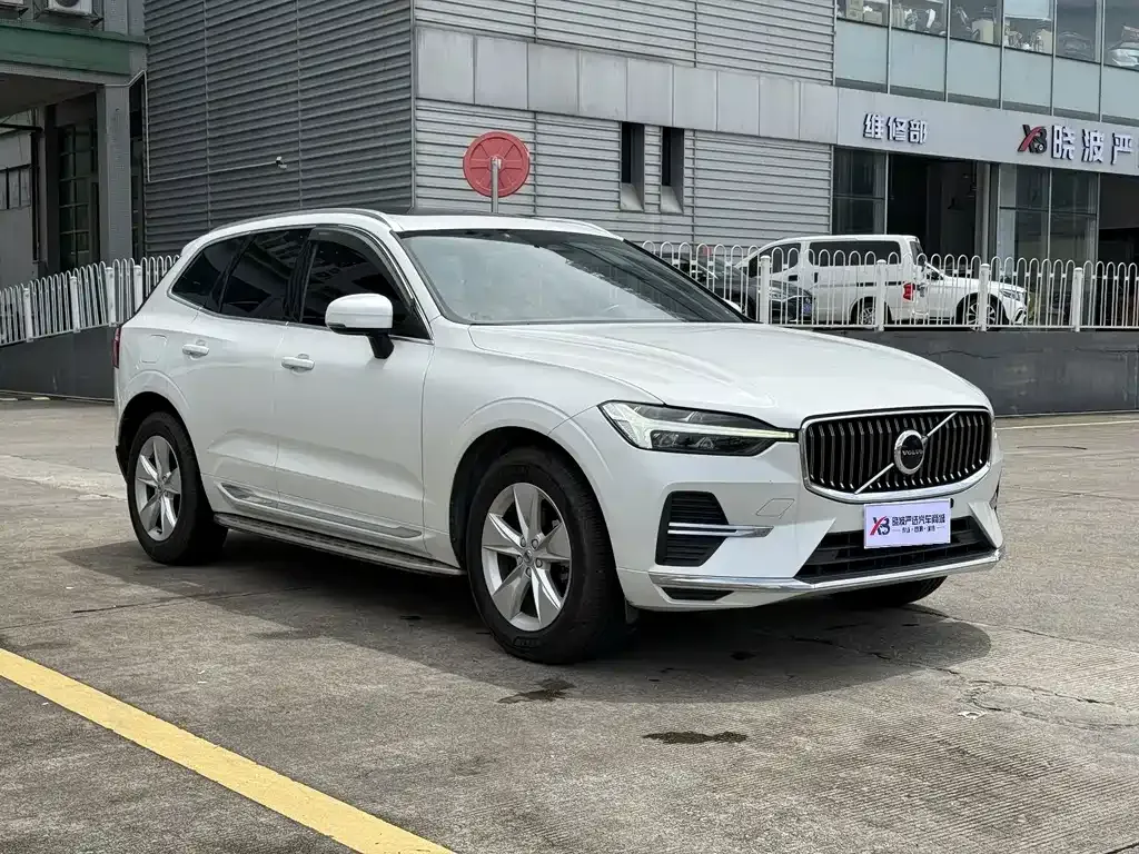 Volvo XC60 — фото 10