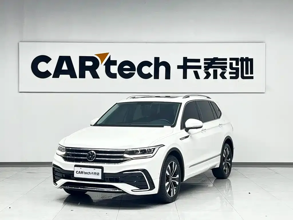 Volkswagen Tiguan L — фото 1