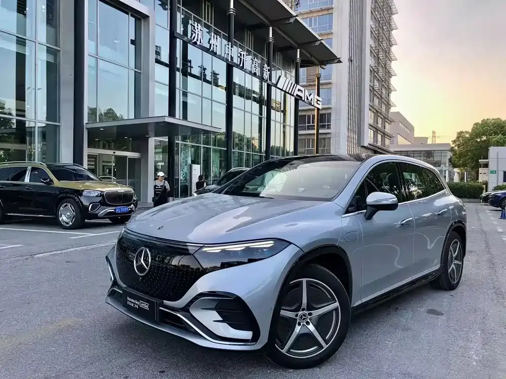 Mercedes-Benz EQS SUV — фото 1