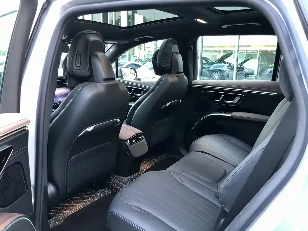 Mercedes-Benz EQS SUV — фото 7