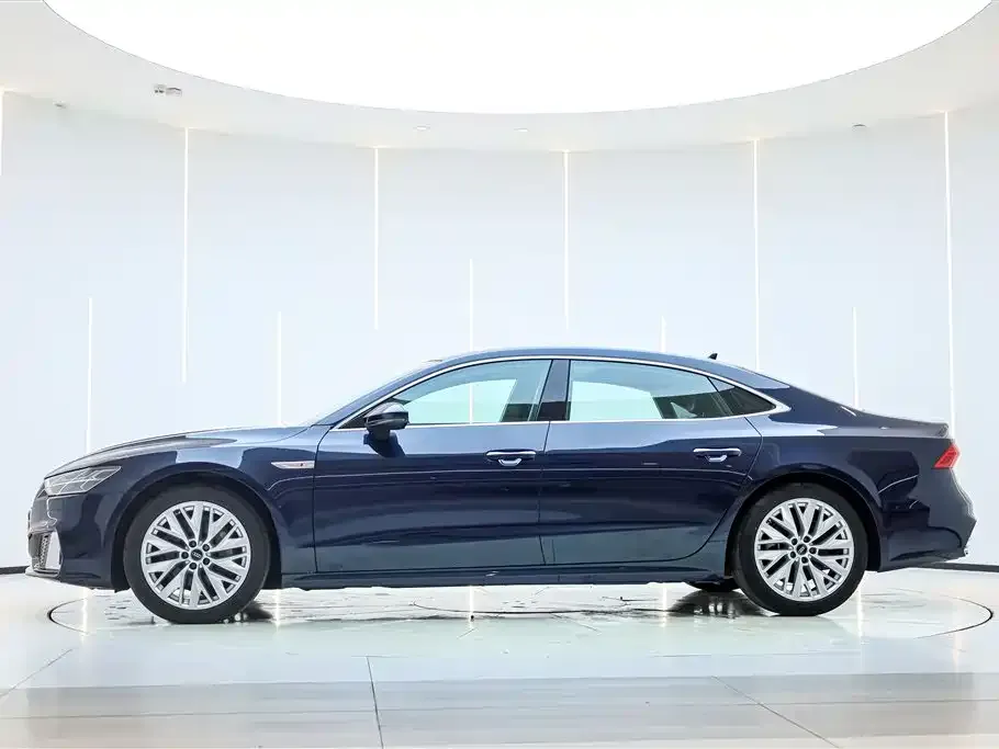 Audi A7L — фото 6